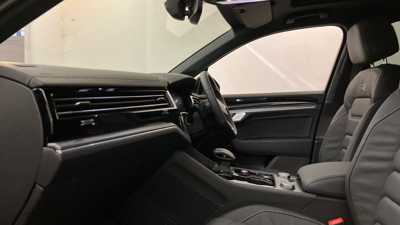 Volkswagen Touareg 3.0 V6 TDI 4Motion 286 Black Edition 5dr Tip Auto Diesel Estate